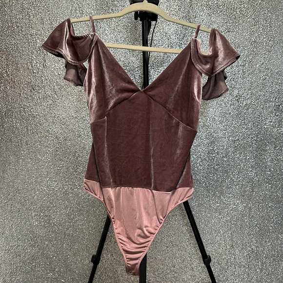 Lulu’s - Velvet Off the Shoulder Bodysuit - Picture 1 of 7